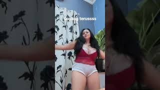 Download lagu Goyangan sarah waaaaaww mp3 Download lagu Goyangan sarah waaaaaww mp3