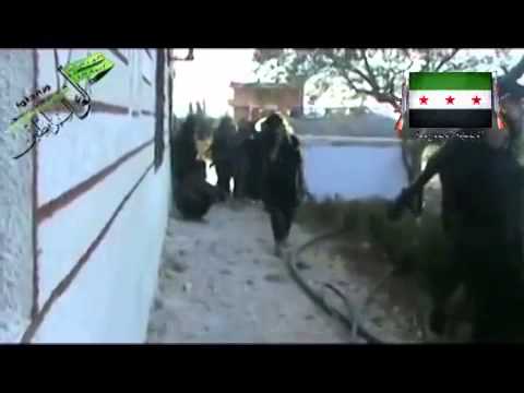 عناصر لواء المرباطين داخل بلدة دير العدس في محافظة درعا