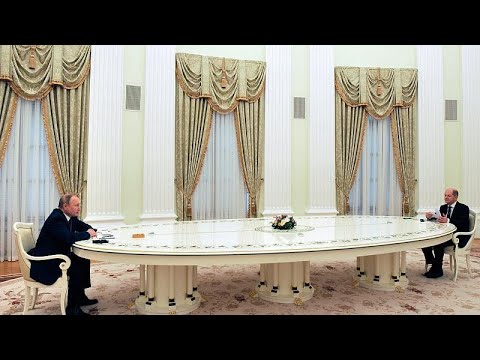 بين سيناريو الخوف أوالعزلة.. طاولة بوتين تحت أضواء الأزمة الأوكرانية
