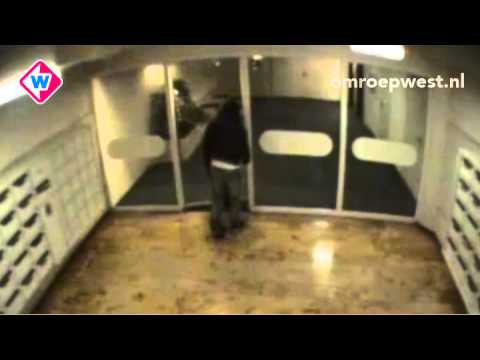 Inbrekers slopen toegangsdeur en nemen 50.000 euro buit mee