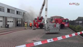 preview picture of video 'Zeer grote brand op industrieterrein in Uithoorn'