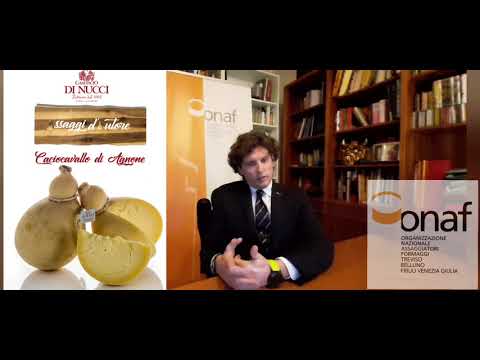 Simone Serrajotto degusta Caciocavallo di Agnone Caseificio Di Nucci