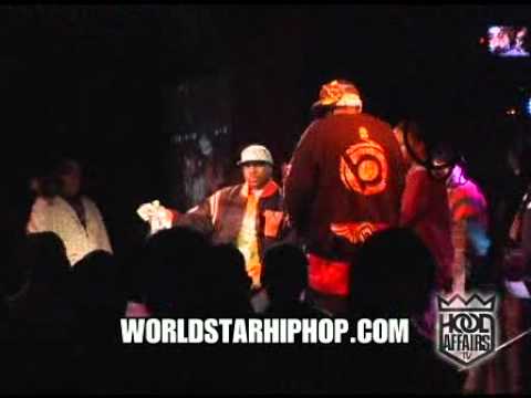 Mazaradi Fox & Dumouts Jumps in crowd after somebody throwed bottle at Mazi