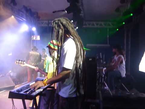 kevin Isaacs e Zion Sounds - Night Nurse - Live São Luis 2014 - Tugga Inna Production