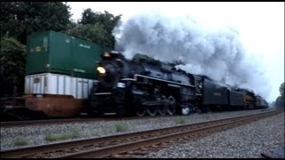 preview picture of video 'Vintage Steam Train Meets Modern Freight Train: NKP #765, Heritage Unit and NS stacks at Cove, PA'