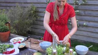 Spidskålsalat med mynte chilli og lime - af Gry Sara Windelev fra bogen Slank på ét sekund