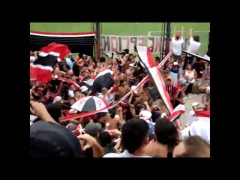 "Ser de boca, ser de river es cualquiera (Hinchada chacarita juniors)" Barra: La Famosa Banda de San Martin &bull; Club: Chacarita Juniors