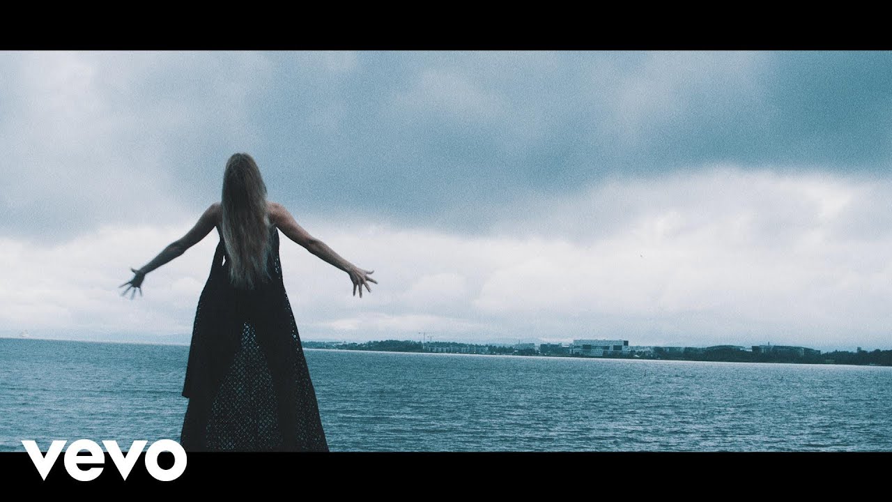 Sandra Lyng — Blue