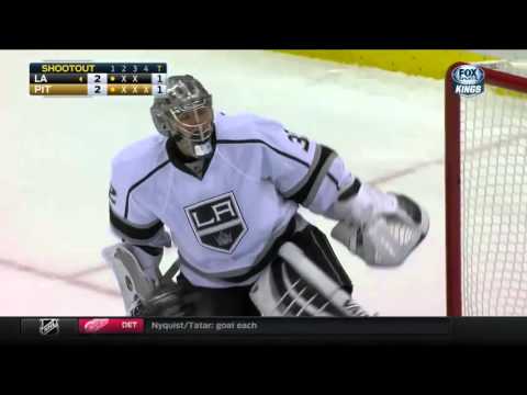 Quick makes reverse glove save in shootout | Penguins @ Kings