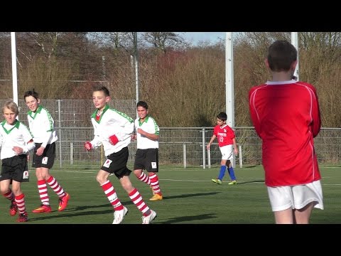 RKAVV E1 - GDA E1 4 2 17-01-2015 Jari (3-0) Sinan actie