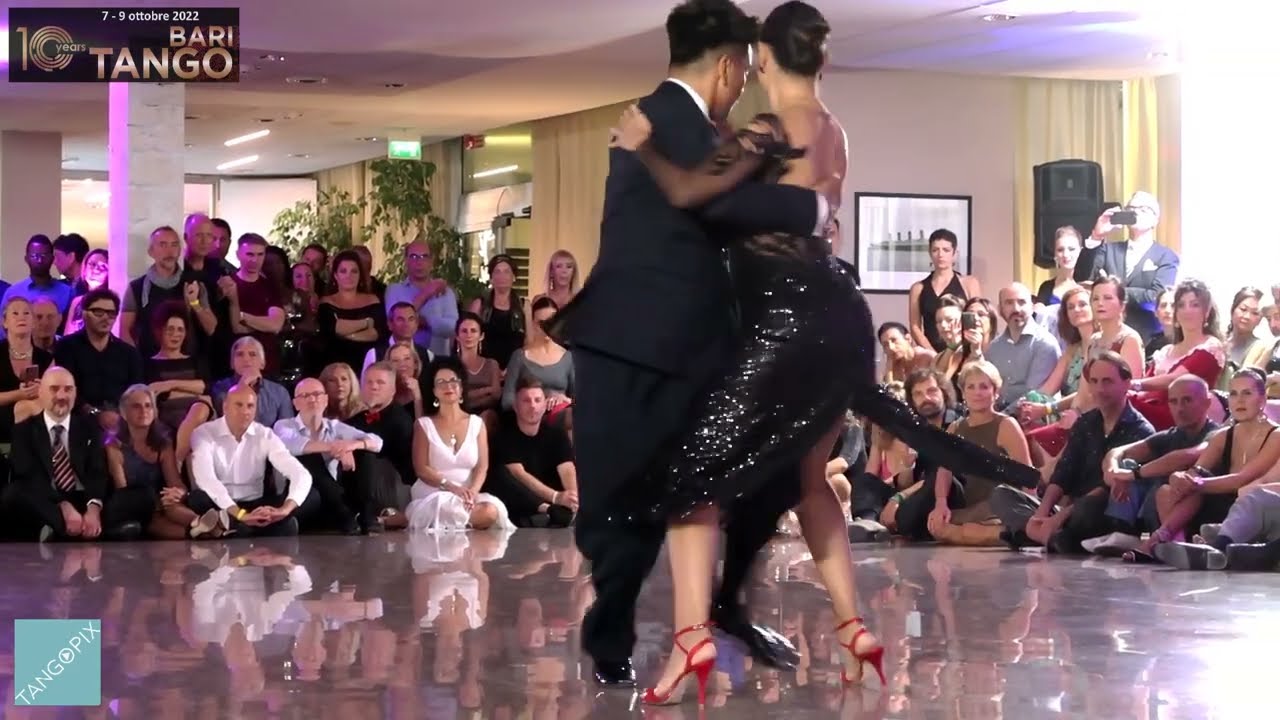 Roxana Suarez & Sebastián Achával dance Solo Tango Orquesta & Chino Laborde - Paciencia