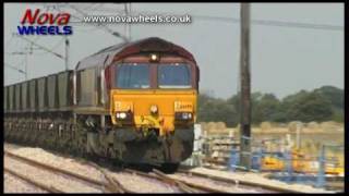 preview picture of video 'Trains passing Joan Croft Level Crossing - 2005 - 1'