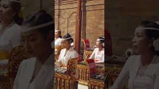 Download lagu Balinese women play  Gamelan Music, gong kebyar percussion orchestra #bali #indonesia #ladies #art mp3