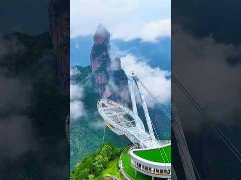 台州神仙居是位于浙江省台州市仙居县白塔镇的国家5A级景区，以世界上最大的火山流纹岩地貌集群为核心特色，集奇峰、云海、飞瀑、栈道等自然景观于一体，被誉为&ldquo;东南第一山&rdquo;#神仙居#视觉震撼＃自然奇观