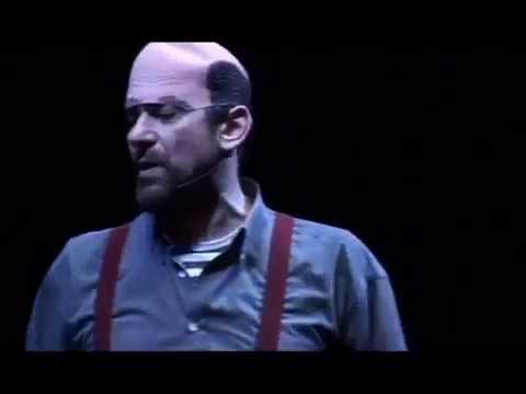 La kabra y mis yoes, Karra Elejalde El padre Evelio, elio