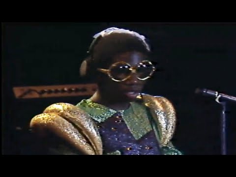 Afrika Bambaataa & The Soulsonic Force - Planet Rock (Live) [HD Widescreen Music Video]