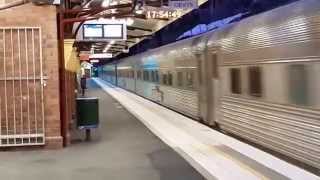 preview picture of video 'Indian Pacific passing through Lithgow Station'