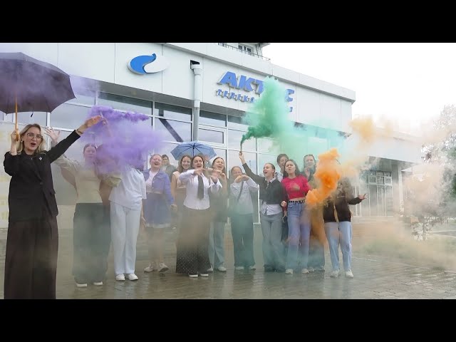 Последний звонок для своих выпускников провела и телекомпания «АКТИС»