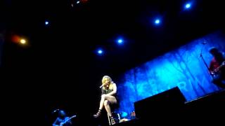 LeAnn Rimes one christmas show Rutland 4
