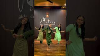 Download lagu Mehandi Laga ke rakhna #ddlj #shrutisweetu #victorygirlsdanceacademy #wedding #weddingphotography mp3