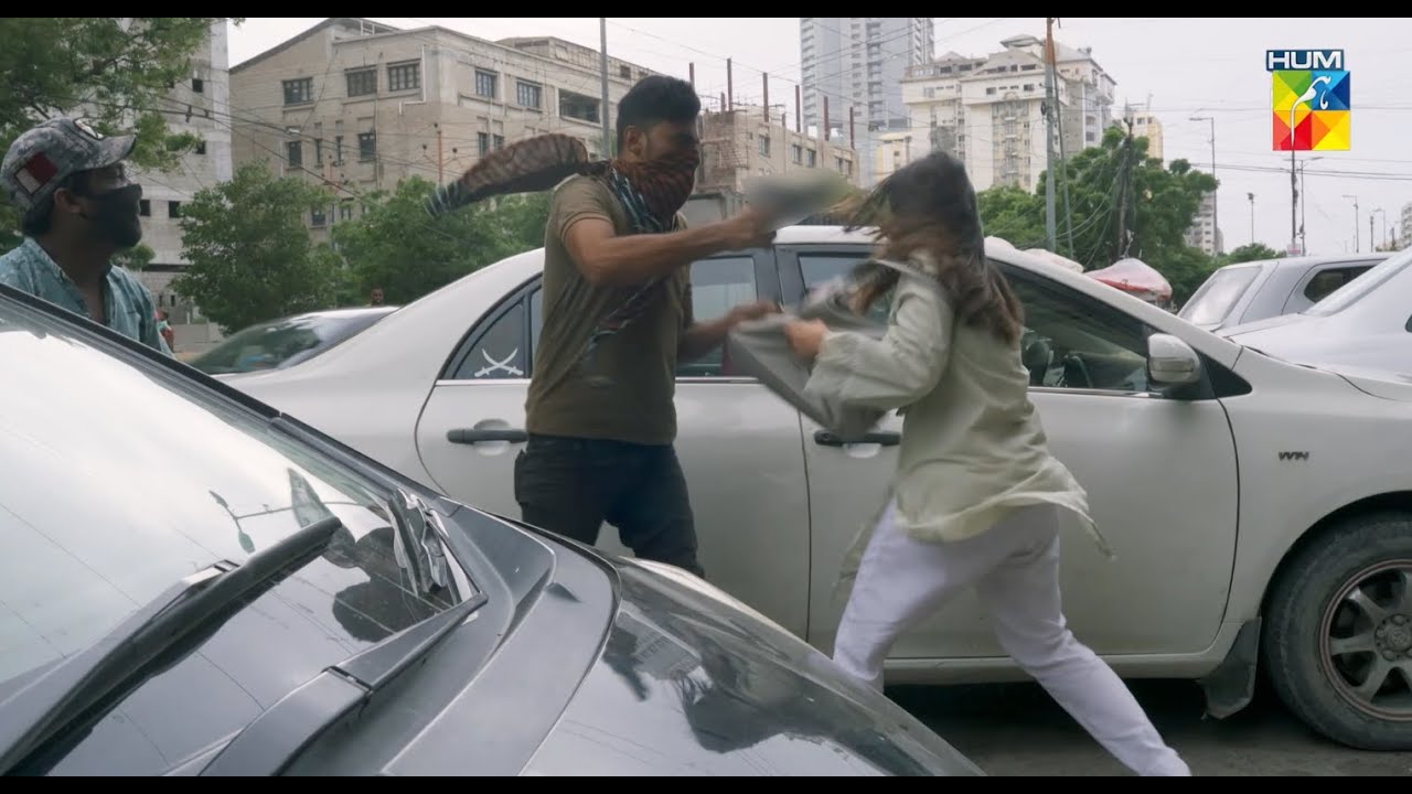 Larki Aur Daketon Ka Muqabala...! #goonj - HUM TV