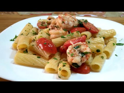 PASTA CON GAMBERI,  CALAMARI E POMODORO PACHINO