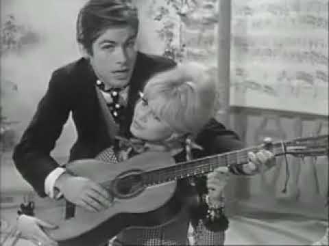 Brigitte Bardot et Olivier Despax : « Leçon de guitare » (1963)