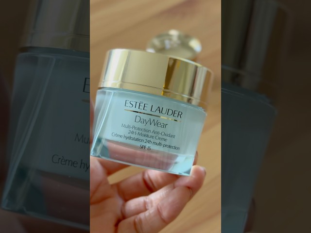 Vídeo relacionado con Cosmetici trattamento viso Estee Lauder Daywear advanced multi-protection anti-oxidant creme spf 15 cofanetto regalo - 50 ml + 30 ml +15 ml