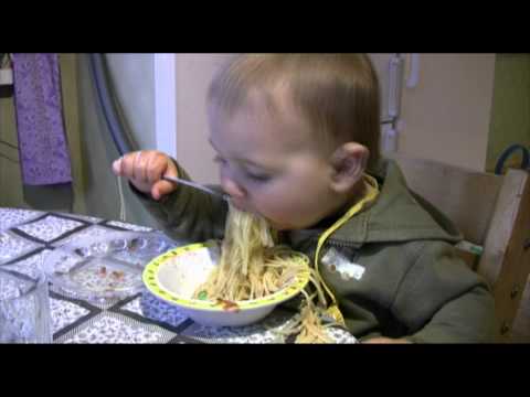 Kire eating 15 meatballs and spaghetti when he is 1,5 years old!