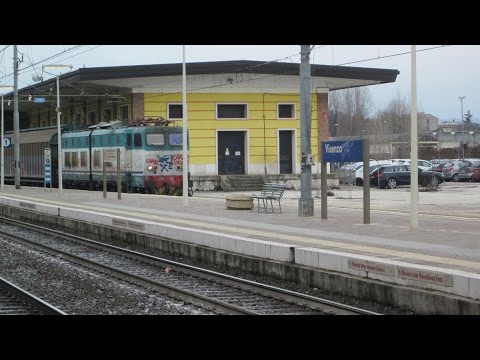 E656.566 con MERCI di 20 CARRI CHIUSI in transito a Vicenza