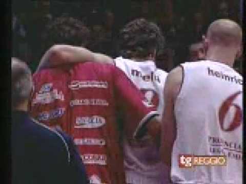 Infortunio al ginocchio per Nicolò Melli contro Sassari