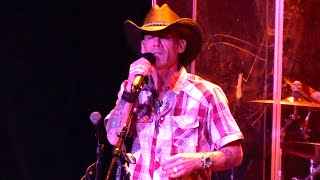 The Rowdy Band - I Love This Bar