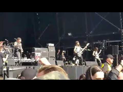 Municipal waste crowd surfing record live @ Bloodstock 2017