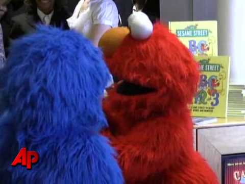 Raw Video: Elmo Receives Key to City of Detroit