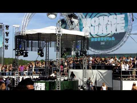 Baggi Begovic @ Housequake Festival 2010 Part 2/2