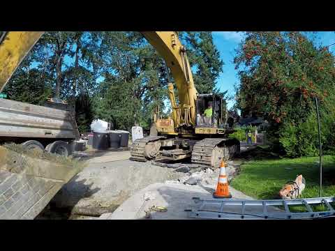 CAT 375 Loading a Truck