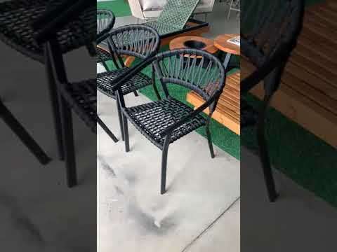 Guimarães Móveis - Cadeira Sofia em Trama vai e vem no Encosto