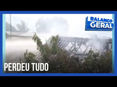 Casa pega fogo em Aparecida d’Oeste