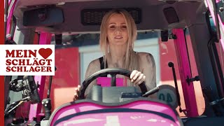 Musik-Video-Miniaturansicht zu Traktorführerschein Songtext von Melissa Naschenweng
