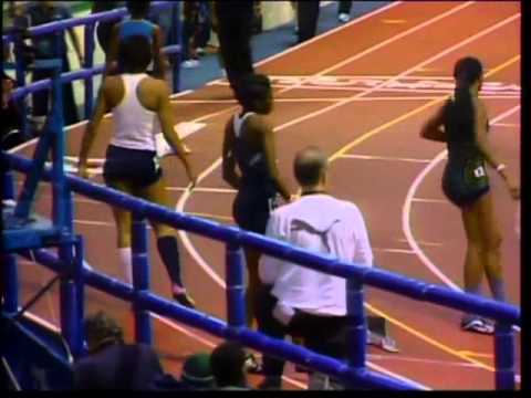 Girls 200m EE Final Heat 2 - New Balance Indoor Nationals 2011