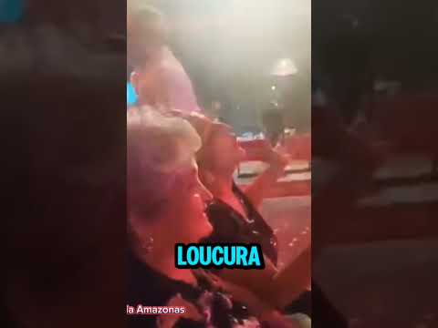 Mauro Cotta homenageando Dona Maria Amazonas, sua tia.