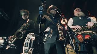 Thorbjørn Risager &amp; The Black Tornado - Come On In (Official Music Video)