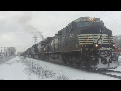 NS 8909 w/ BNSF Power, Bettendorf, IA 12/29/15