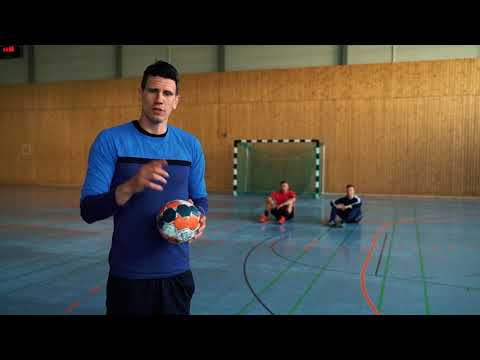 Pass über den Kopf zum Kreisläufer, Andy Schmid, Handballübung, Learn Handball (Deutsch)