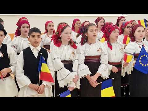 Moment artistic, elevi ai Liceului Tehnologic Faget de Ziua Nationala Romaniei, 2022