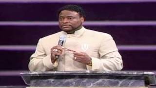 CNN: Bishop Eddie Long speaks to church on sex charges