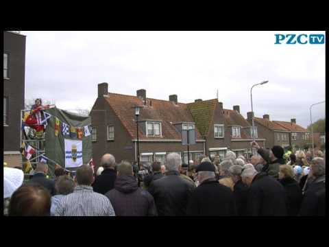 Buuzen onthuld in Arnemuiden