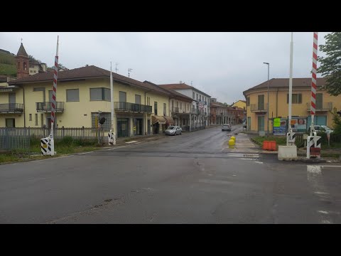 Passaggio a livello Neive (CN) treno a vapore - Level crossing steam train - Bahnübergang