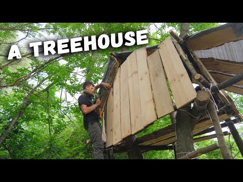 THE SECOND DAY IN THE TREE HOUSE | THE WEATHER IS DETERIORATING | MAKING A ROOF | PART 4