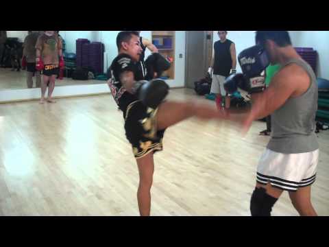 Kaensak Technique 1: Round Kick Check and Counter